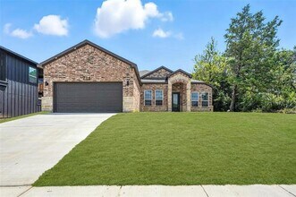 716 Oak Creek Dr in Hutchins, TX - Building Photo - Building Photo