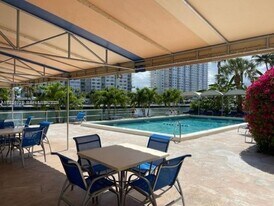 220 Kings Point Dr in Sunny Isles Beach, FL - Building Photo