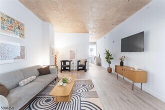 10 Commerce Ct in Newark, NJ - Building Photo - Building Photo