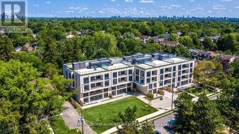 200 Keewatin Ave in Toronto, ON - Building Photo