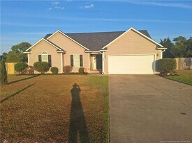 558 Copper Creek Dr in Raeford, NC - Building Photo