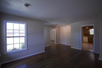 1004 Crescent in Denton, TX - Building Photo - Building Photo