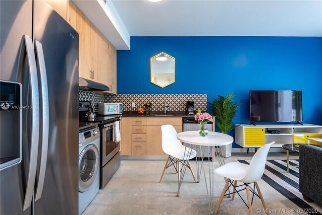 765 NW 1st St-Unit -302 in Miami, FL - Building Photo - Building Photo