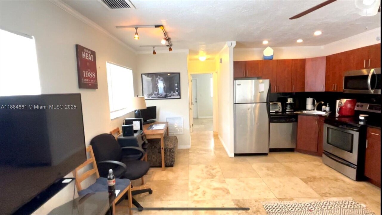 1856 NE 46th St in Fort Lauderdale, FL - Building Photo