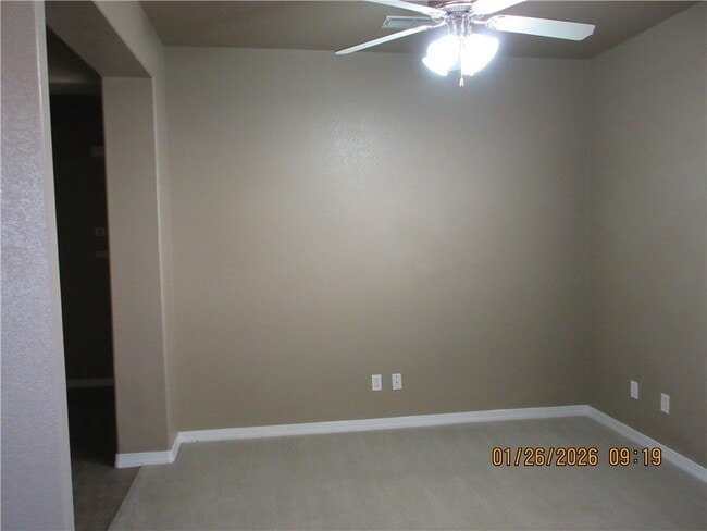 2057 Rex Allen Dr in Kingman, AZ - Foto de edificio - Building Photo