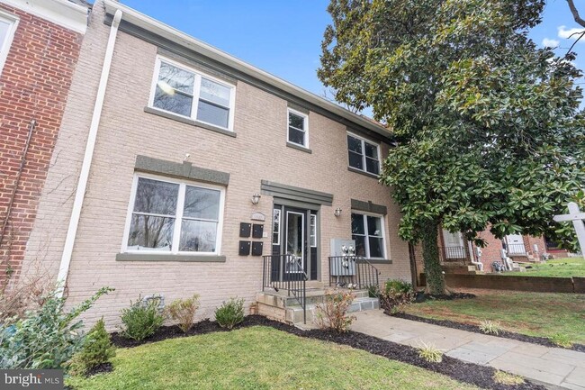 1363 Childress St NE in Washington, DC - Building Photo - Building Photo
