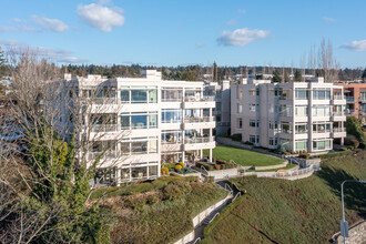 Marina Pointe in Kirkland, WA - Building Photo - Building Photo