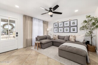 7902 E Kimsey Ln in Scottsdale, AZ - Building Photo - Building Photo