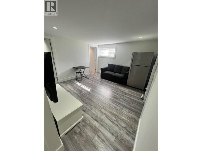 348 Laurentian Crescent in Coquitlam, BC - Building Photo - Building Photo