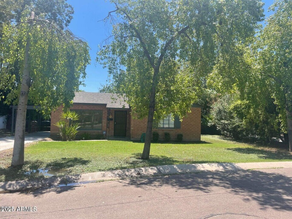 53 E Oregon Ave in Phoenix, AZ - Foto de edificio