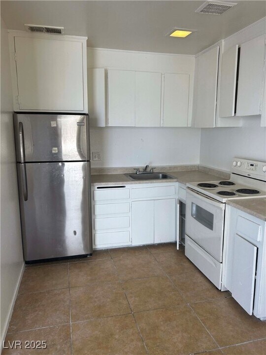 6340 Casada Way in Las Vegas, NV - Building Photo