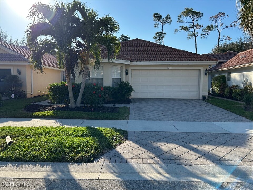 1341 Triandra Ln in Naples, FL - Building Photo