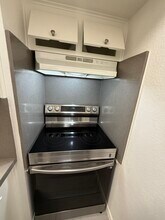 2121 Fountain View Dr in Houston, TX - Building Photo - Building Photo
