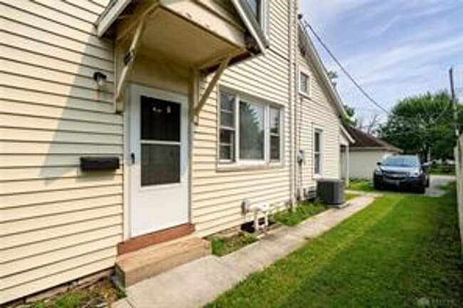 548 E Pearl St in Miamisburg, OH - Building Photo - Building Photo