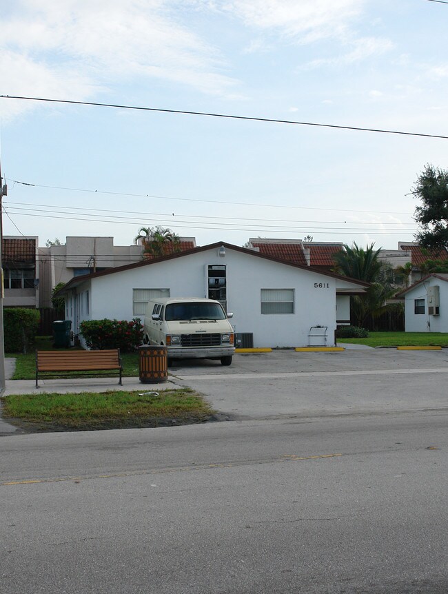 5611 NW 15th St in Fort Lauderdale, FL - Building Photo - Building Photo