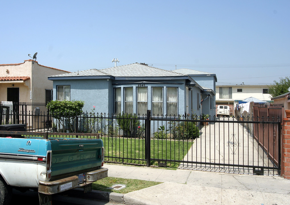 2045 S Burnside Ave in Los Angeles, CA - Building Photo