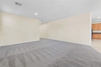 10581 Hamdem Ave in Las Vegas, NV - Building Photo - Building Photo