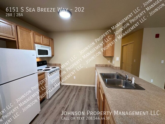 6151 S Sea Breeze Way in Boise, ID - Building Photo - Building Photo