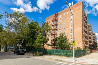 Thornton Place Owners in Forest Hills, NY - Building Photo - Building Photo