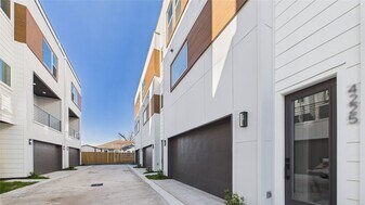 2417 Harrington St in Houston, TX - Building Photo