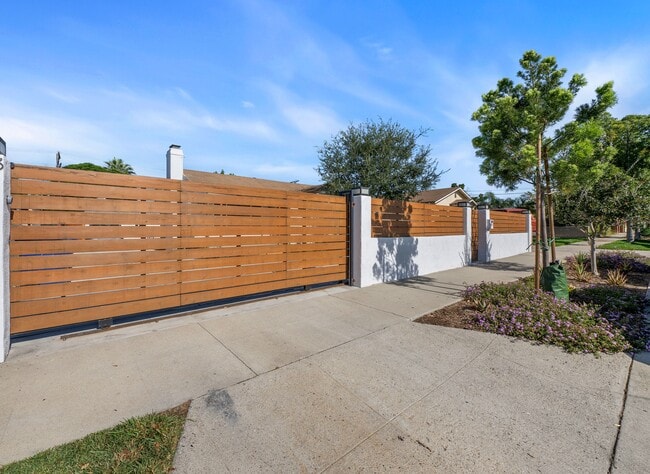 6535 Ben Ave in North Hollywood, CA - Building Photo - Building Photo