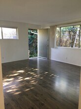 107 N 3rd St, Unit 2 in Talent, OR - Building Photo - Building Photo