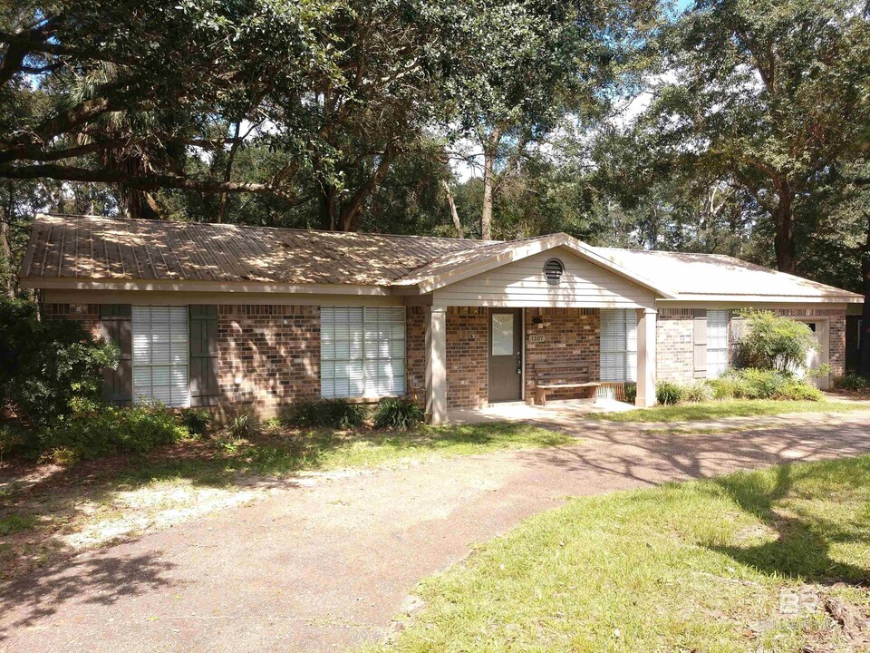 1107 Caroline Ave in Daphne, AL - Building Photo