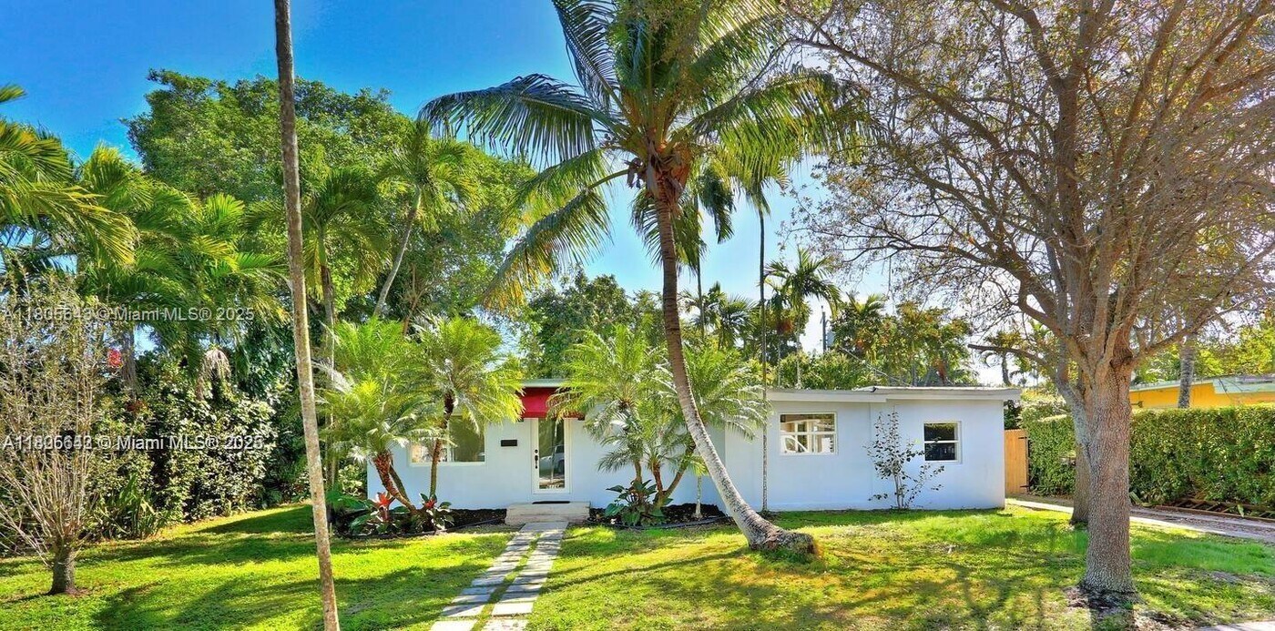 6116 SW 46th Terrace in Miami, FL - Building Photo