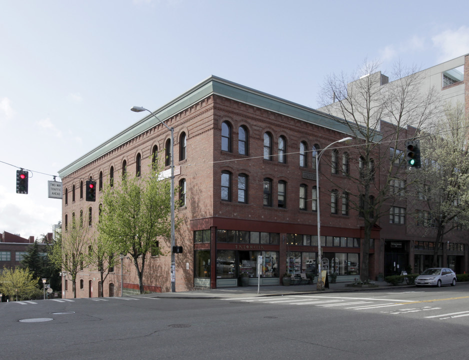 The Oregon Apartments in Seattle, WA - Building Photo