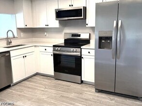 4728 Orange Grove Blvd, Unit 12 in North Fort Myers, FL - Foto de edificio - Building Photo