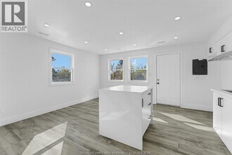 409 HALL  B in Windsor, ON - Building Photo - Building Photo