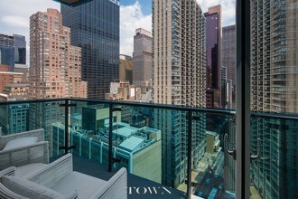306 W 48th St in New York, NY - Building Photo - Building Photo