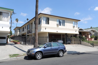 162 N Mariposa Ave in Los Angeles, CA - Building Photo - Building Photo