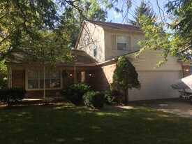 8048 Lake Crest Dr in Ypsilanti, MI - Building Photo