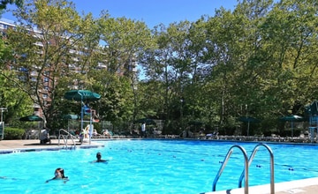 600 W 246th St in Bronx, NY - Foto de edificio - Building Photo