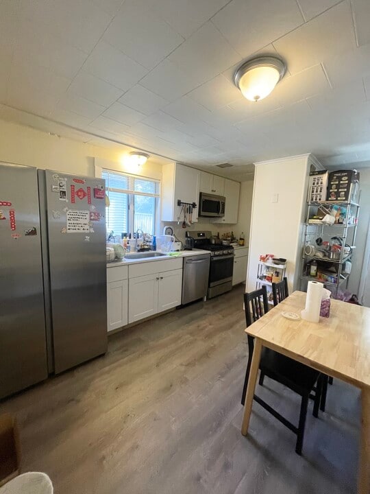 44 Chetwynd Rd, Unit 2 in Somerville, MA - Foto de edificio