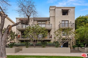 1304 S Roxbury Dr in Los Angeles, CA - Building Photo