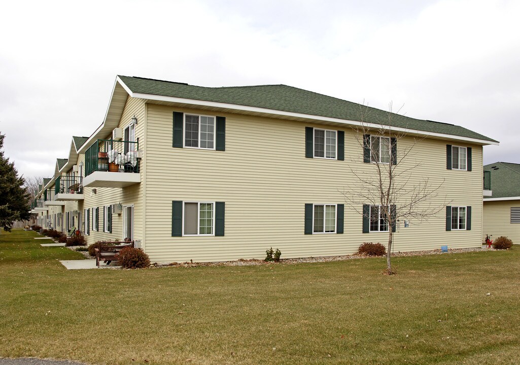 Meadowlark Apartments in Melrose, MN - Foto de edificio