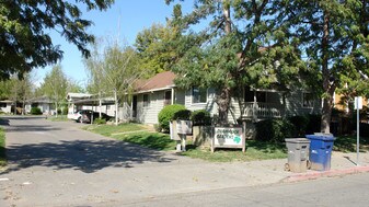 Shamrock Gardens in Healdsburg, CA - Building Photo