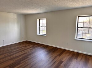 8401 Hana Rd in Edison, NJ - Building Photo - Building Photo