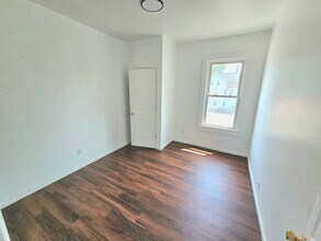 483 Ferry St in New Haven, CT - Foto de edificio - Building Photo
