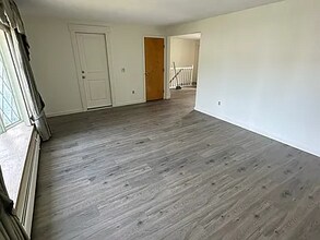 253 Elm St in Warwick, RI - Building Photo - Building Photo