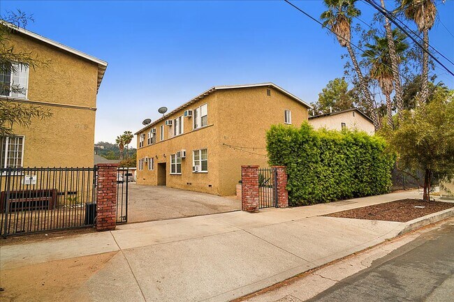 5920 Benner St in Los Angeles, CA - Building Photo - Building Photo