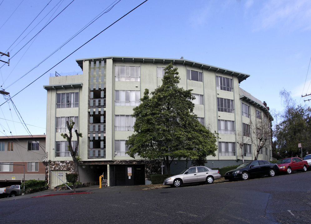 301 Lenox Ave in Oakland, CA - Building Photo