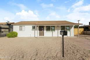 13517 N Luna St in El Mirage, AZ - Foto de edificio - Building Photo