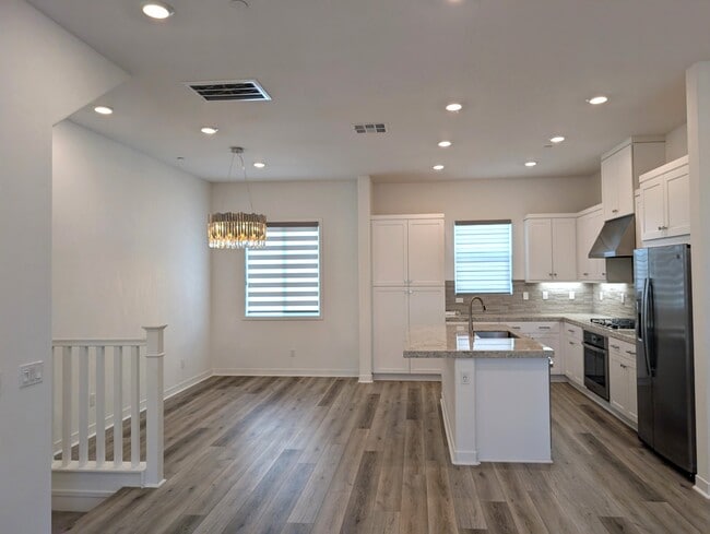 27414 N Arborview Ln