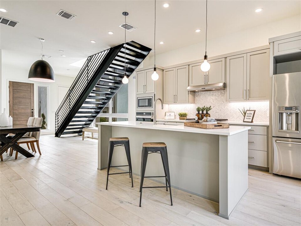 2602 Sutherland St in Austin, TX - Building Photo