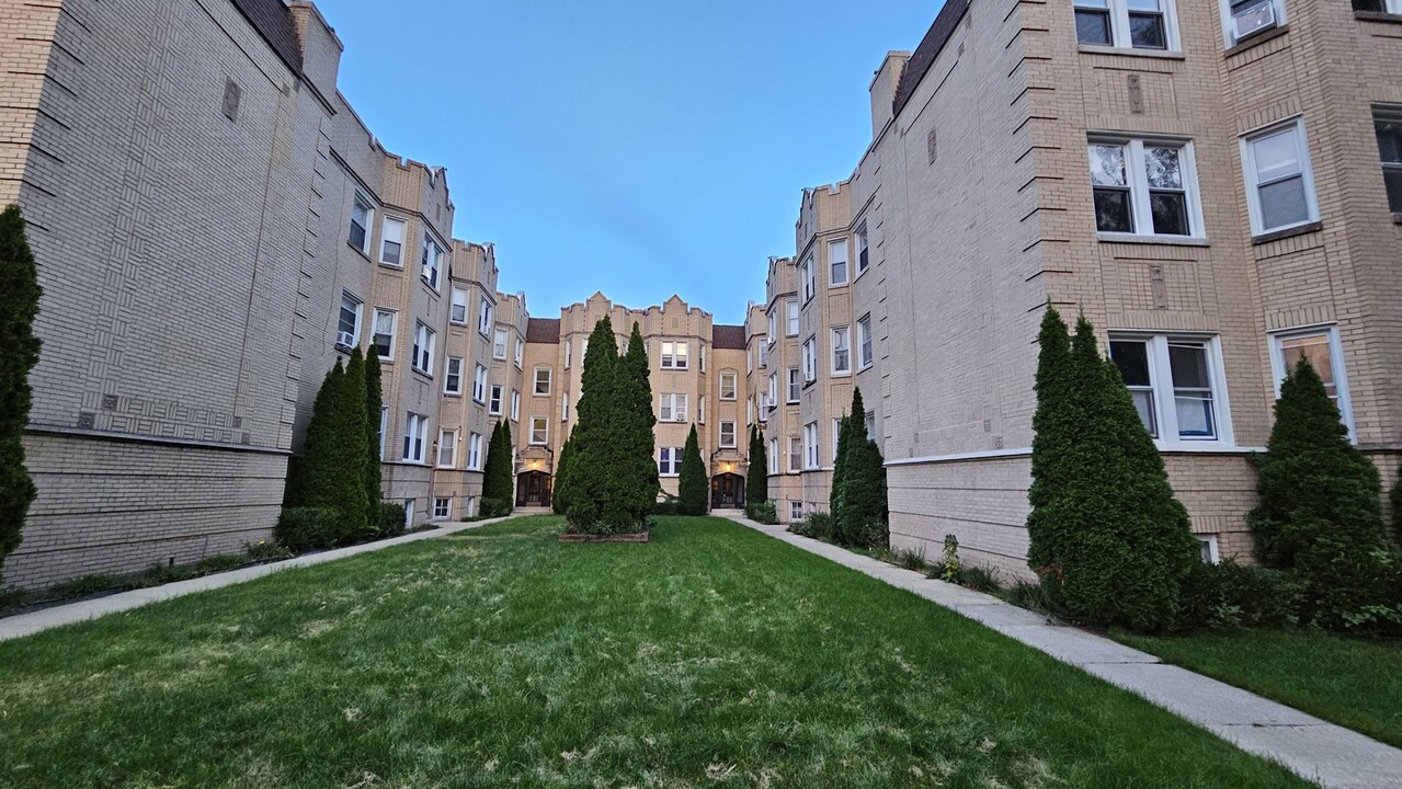 6543 N Francisco Ave-Unit -3B in Chicago, IL - Building Photo