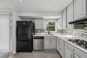 6105 Hibbling Ave in Centreville, VA - Building Photo - Building Photo