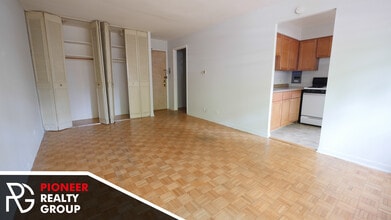 510 W Briar Pl, Unit 104 in Chicago, IL - Foto de edificio - Building Photo